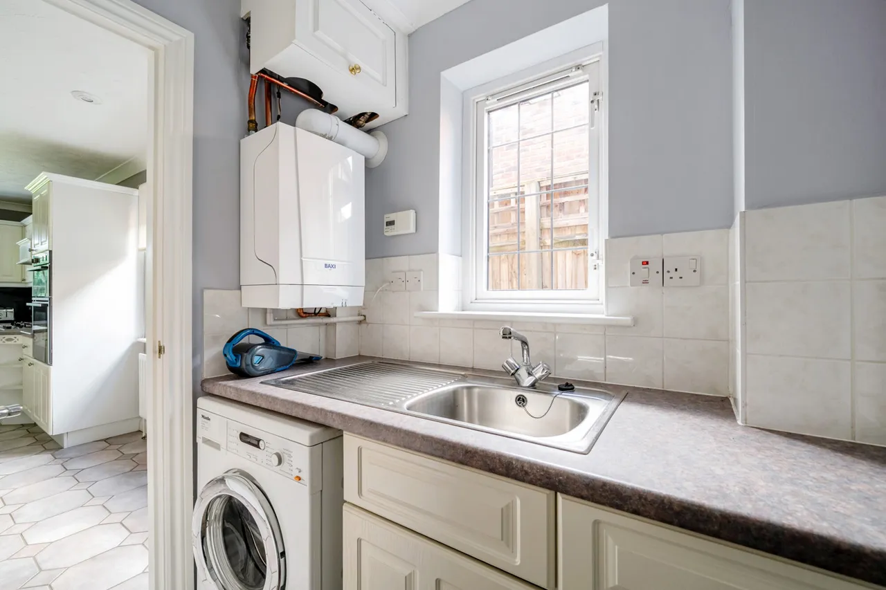 Fulmer Drive, Gerrards Cross, SL9, photo 38