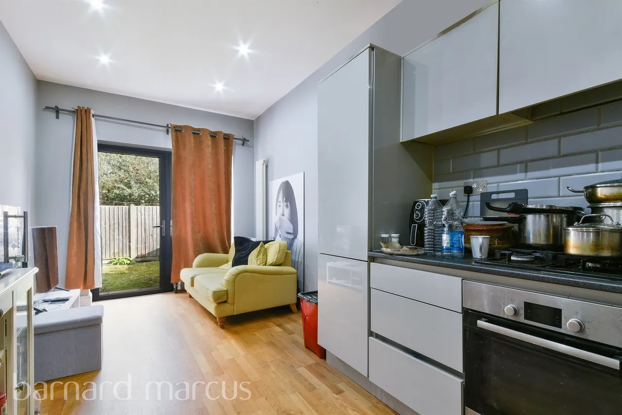 Whitworth Road, London, SE25, photo 3