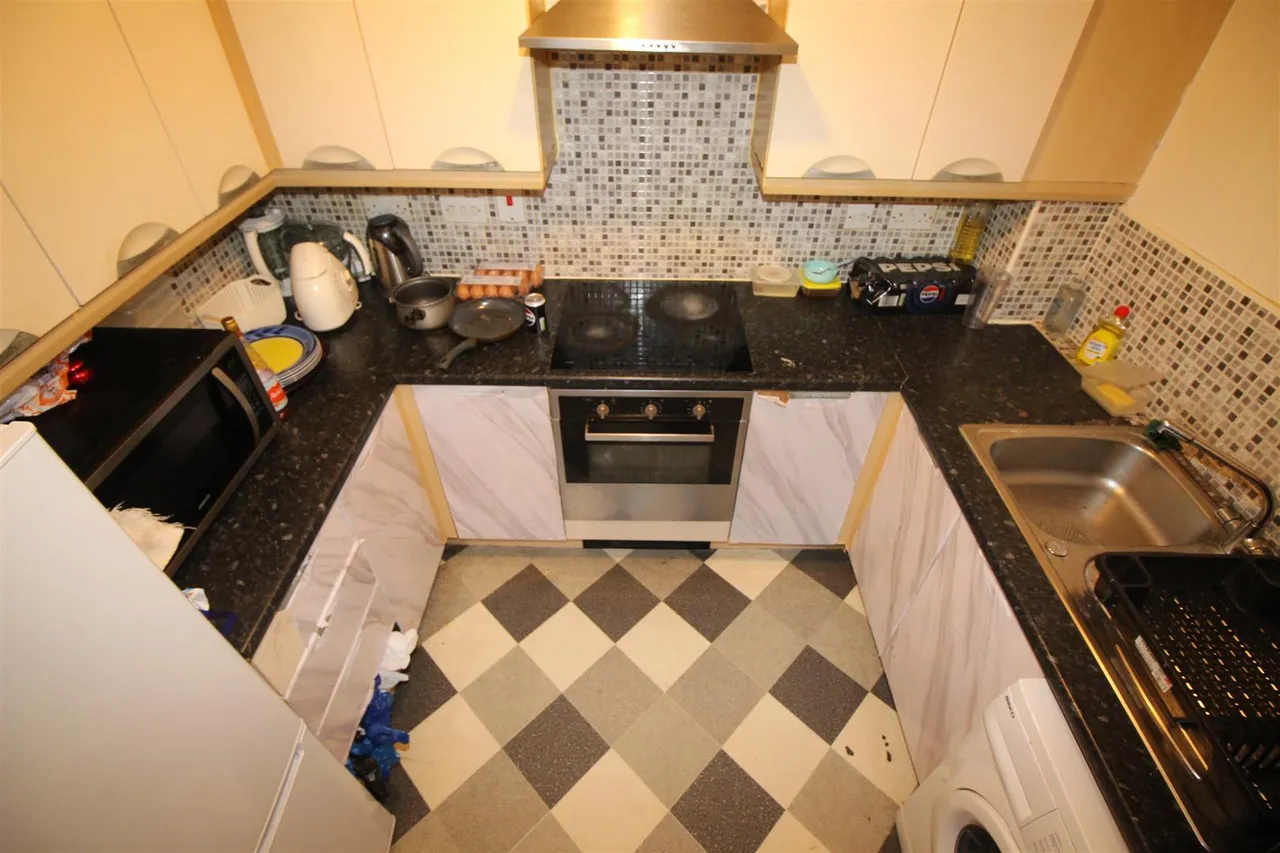 4 Larch Gardens, Manchester, M8 8BJ, photo 3