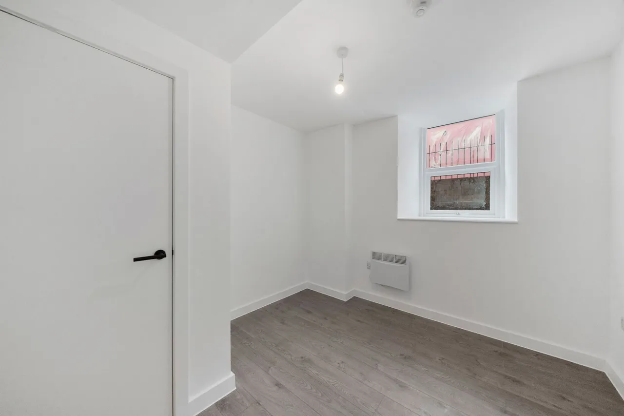 Railway Road, Leigh, WN7, photo 7