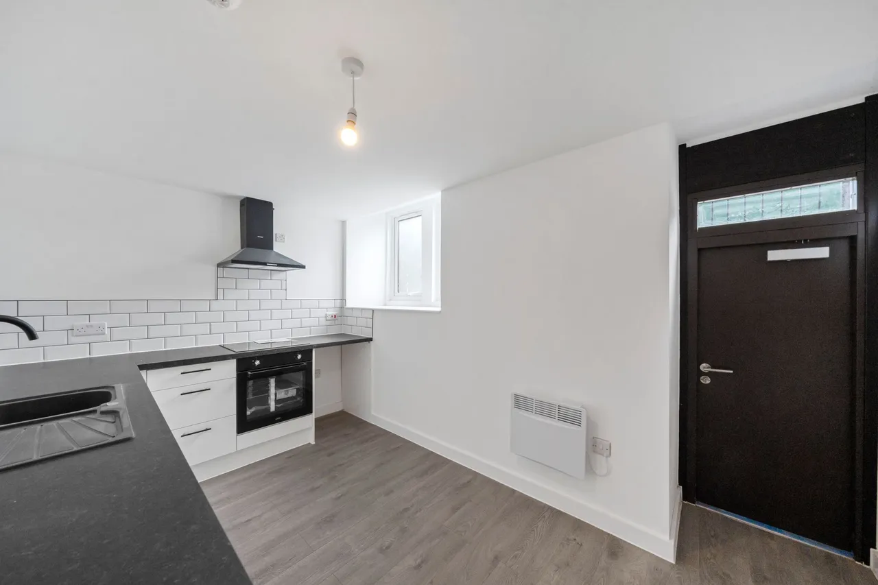 Railway Road, Leigh, WN7, photo 4