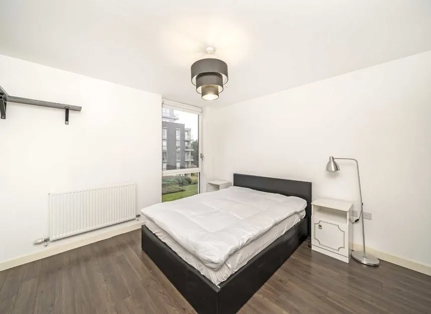 Ealing Road, Brentford, TW8, photo 5