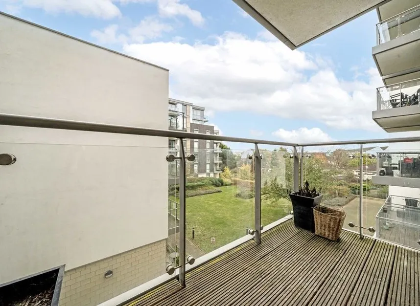 Ealing Road, Brentford, TW8, photo 4