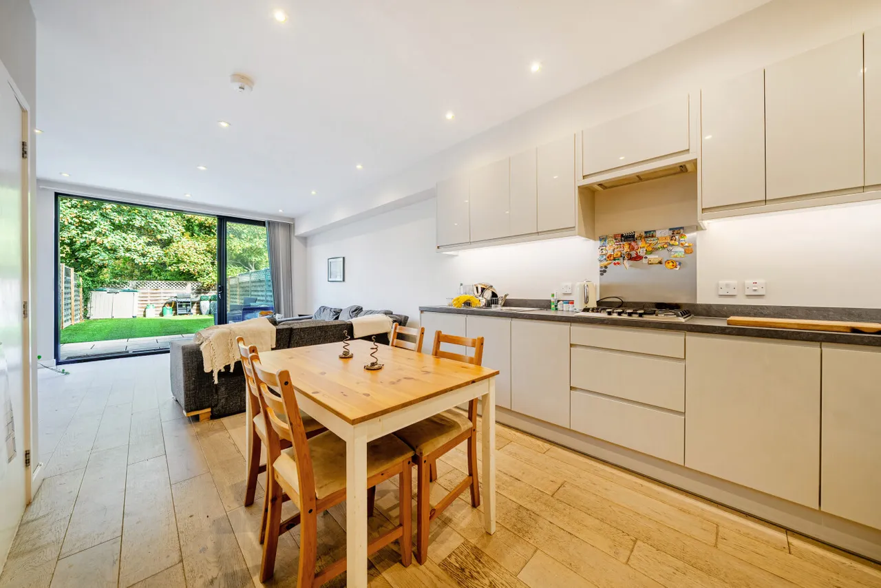 4 bed house to rent — Woodland Way, Mitcham, CR4