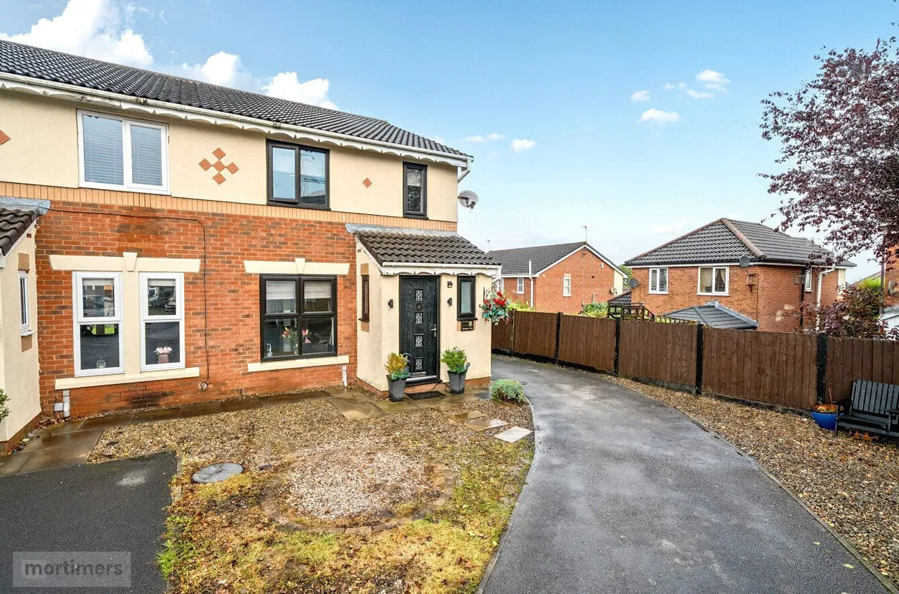 4 bed house for sale, Simmons Way, Clayton Le Moors, BB5