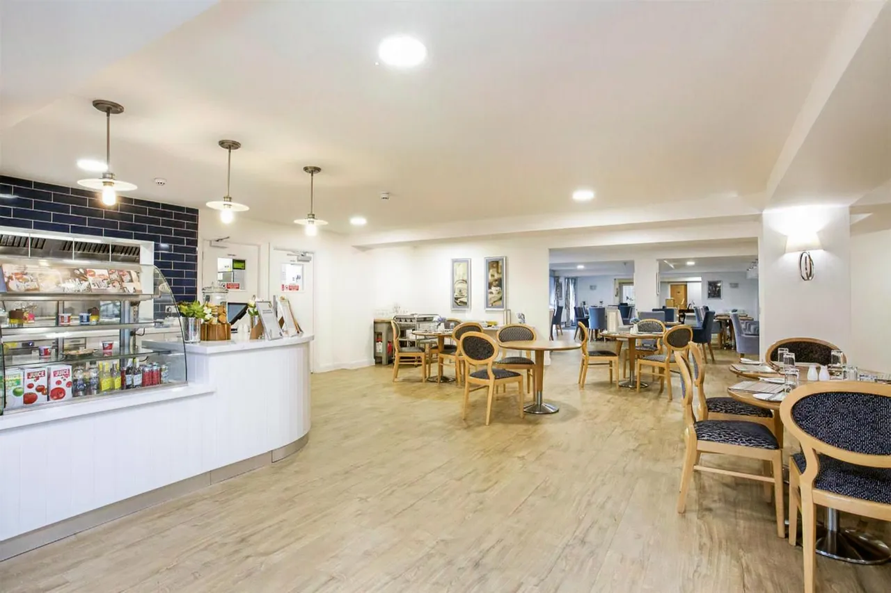 Dukes Ride, Crowthorne, RG45, photo 8