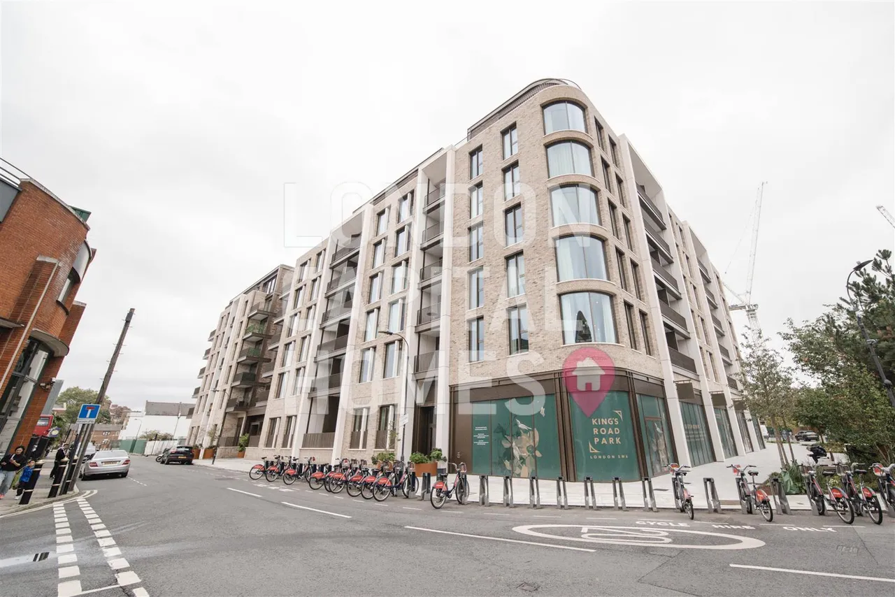 2 bed flat for sale, Michael Road, London