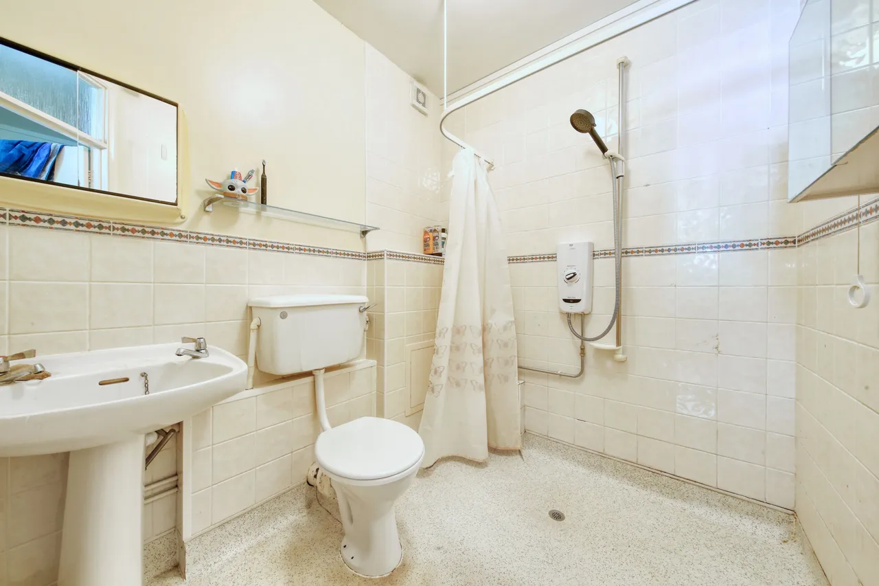 Vicarage Road, Hampton Wick, KT1 4EJ, photo 7