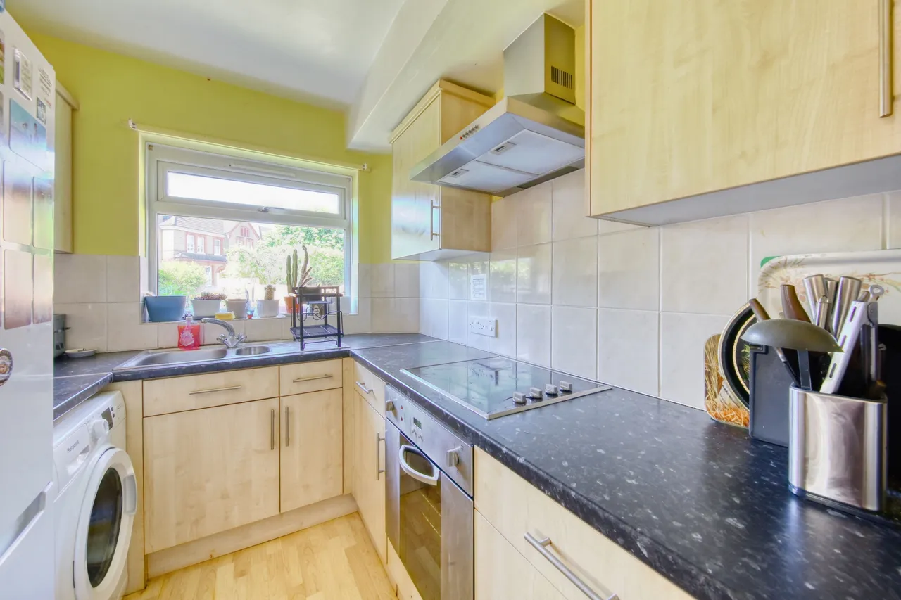 Vicarage Road, Hampton Wick, KT1 4EJ, photo 10