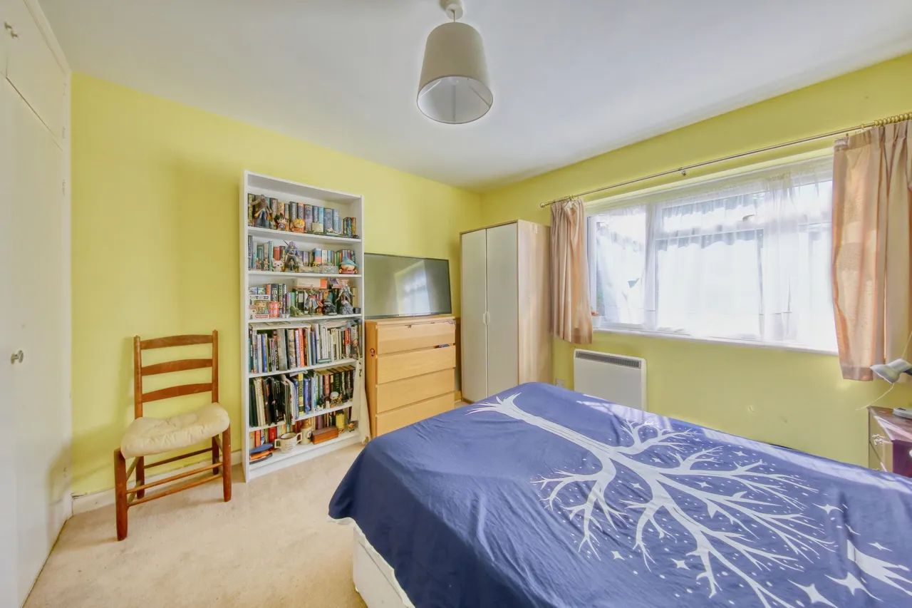 Vicarage Road, Hampton Wick, KT1 4EJ, photo 9
