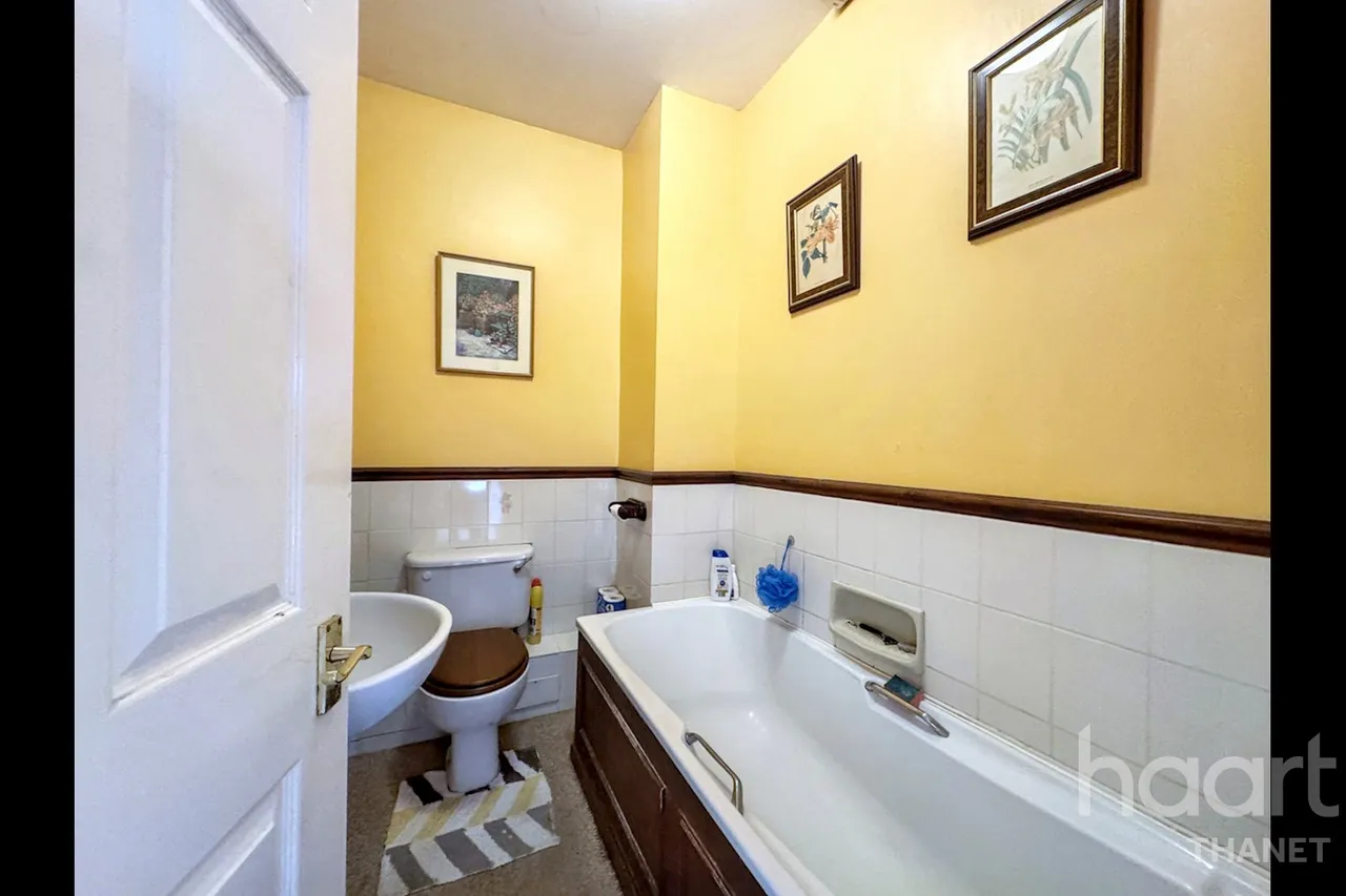 Royal Crescent, Margate, CT9, photo 4