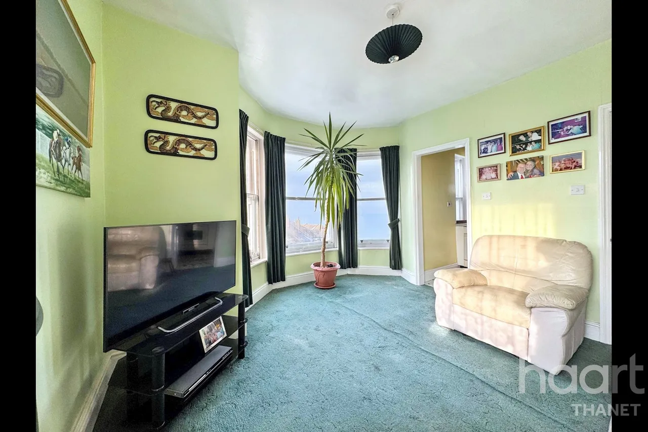 1 bed flat for sale, Royal Crescent, Margate, CT9