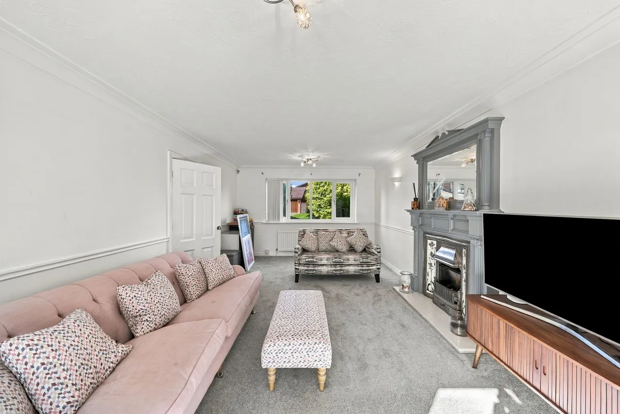 Bellpit Close, Ellenbrook, M28, photo 13