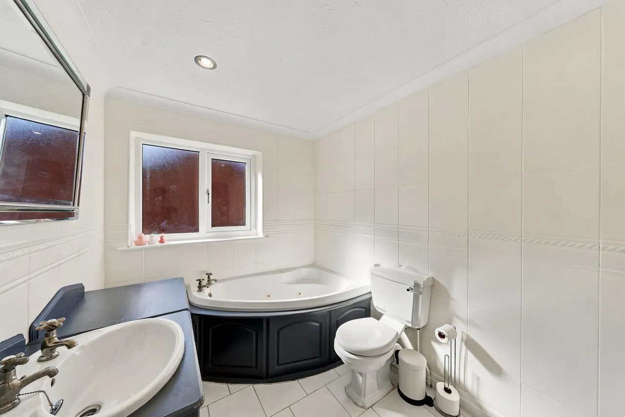 Bellpit Close, Ellenbrook, M28, photo 23