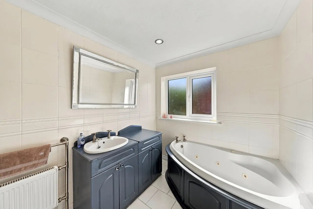 Bellpit Close, Ellenbrook, M28, photo 24