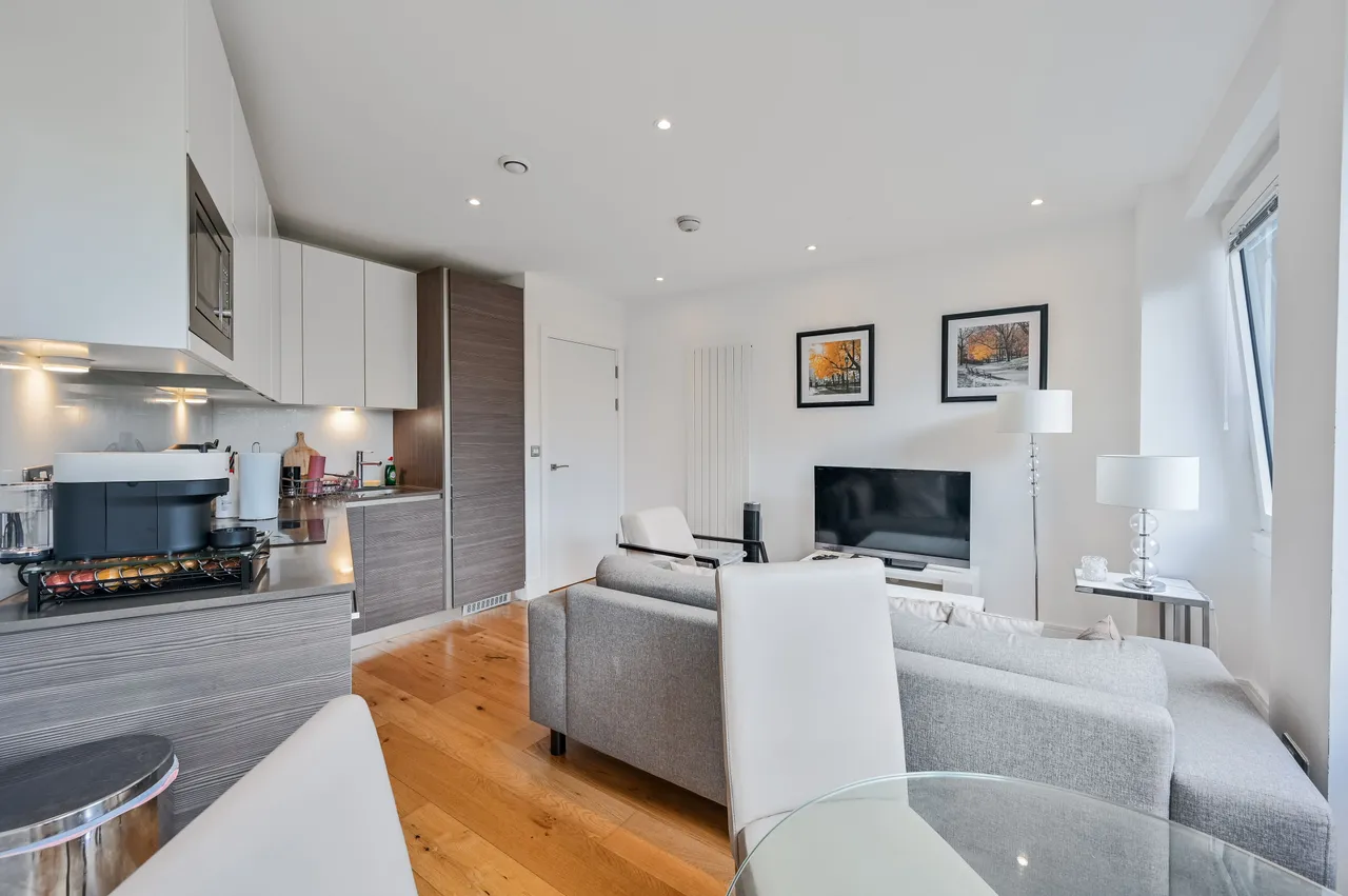 Flat 98, Riverdale House, 68 Molesworth Street, London, photo 8