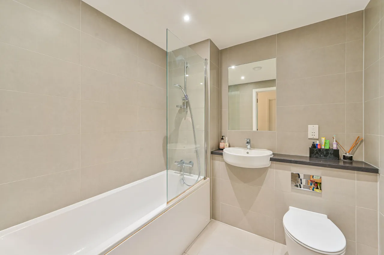 London, SE28, photo 16