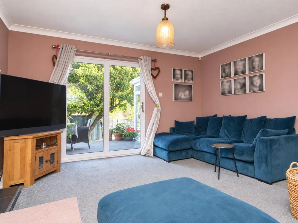 Holcot Road, Brixworth, photo 6