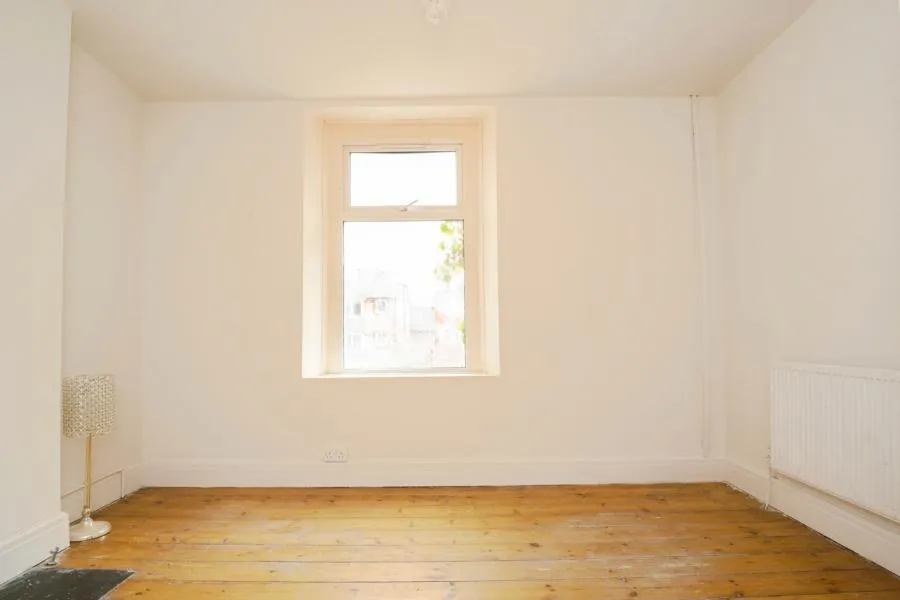 South Luton Place, Adamsdown, CF24, photo 6