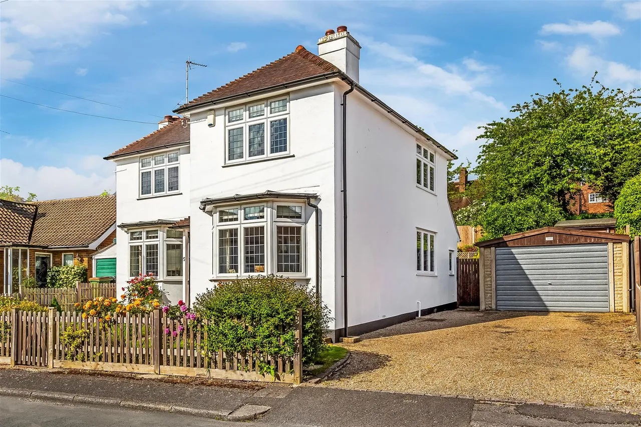 3 bed house for sale, Gaywood Road, Ashtead, KT21