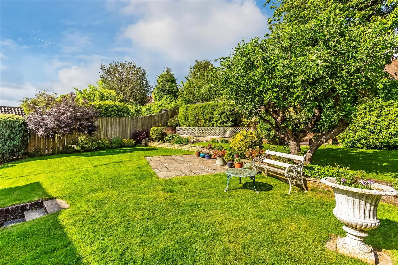 Gaywood Road, Ashtead, KT21, photo 3