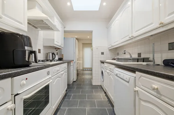 Spring Gardens, Romford, RM7 9LR, photo 3