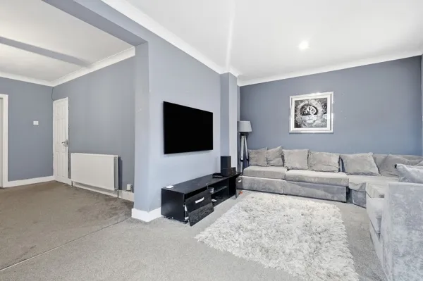Spring Gardens, Romford, RM7 9LR, photo 6