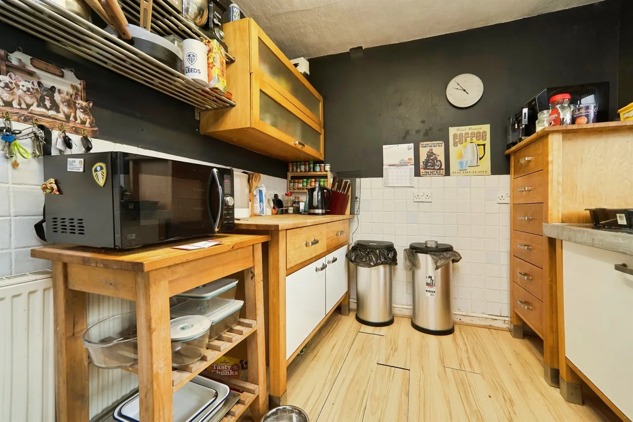 Salmon Crescent, Horsforth, LS18, photo 3