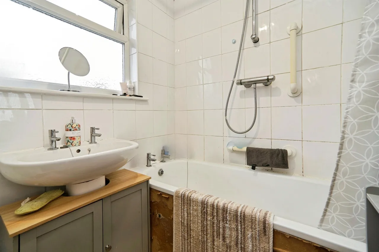 Salmon Crescent, Horsforth, LS18, photo 13