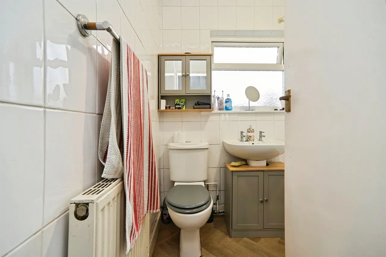 Salmon Crescent, Horsforth, LS18, photo 12
