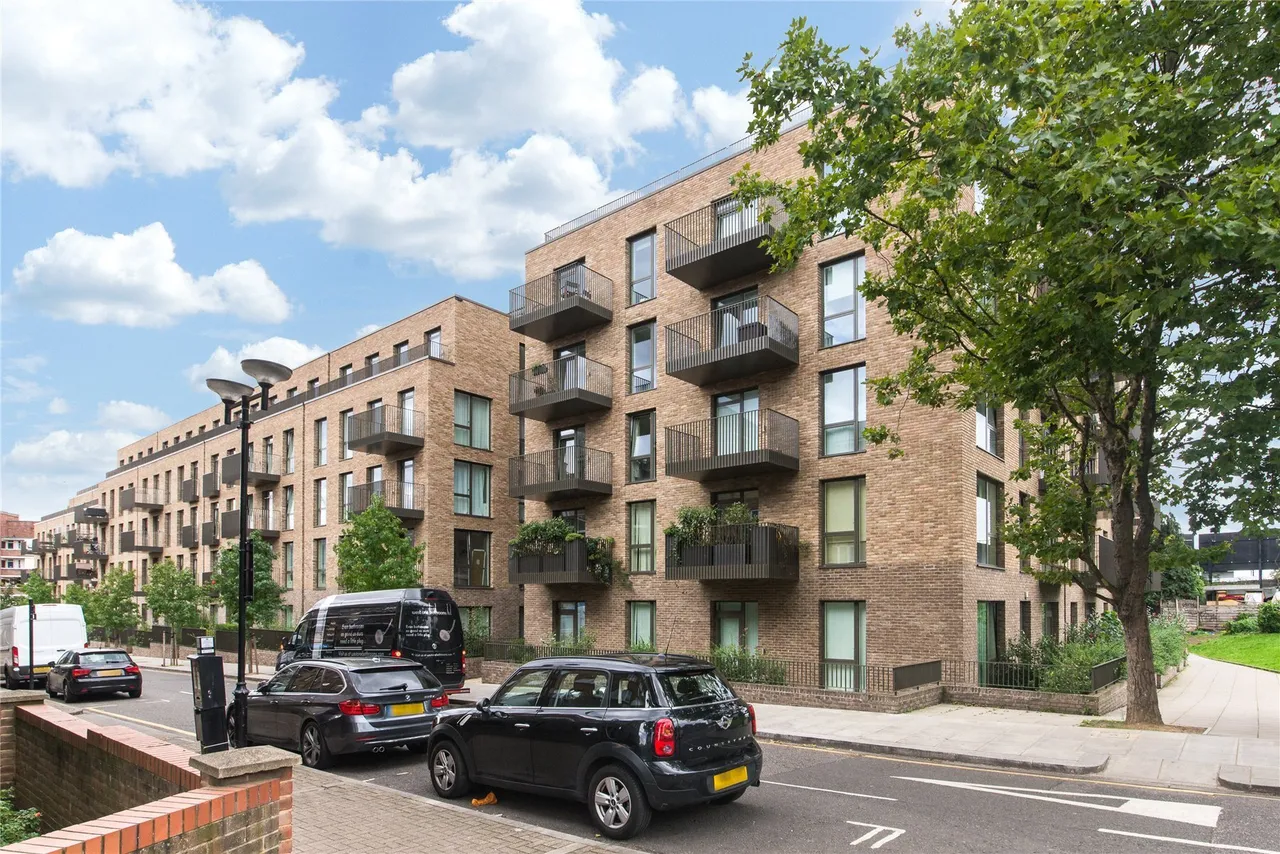 3 bed flat to rent, West Row, London, W10