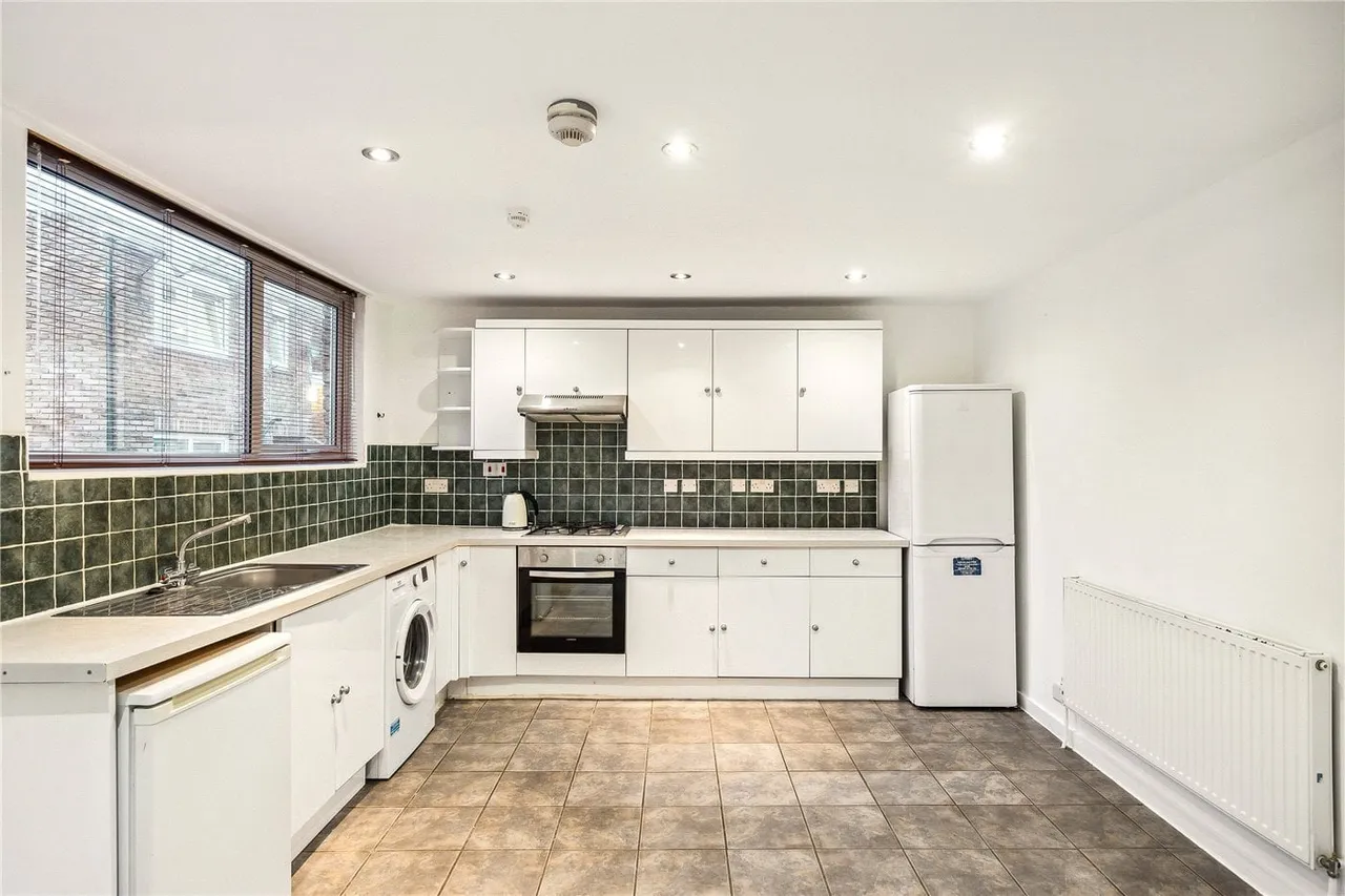 4 bed house to rent — Bodley Manor Way, London, SW2