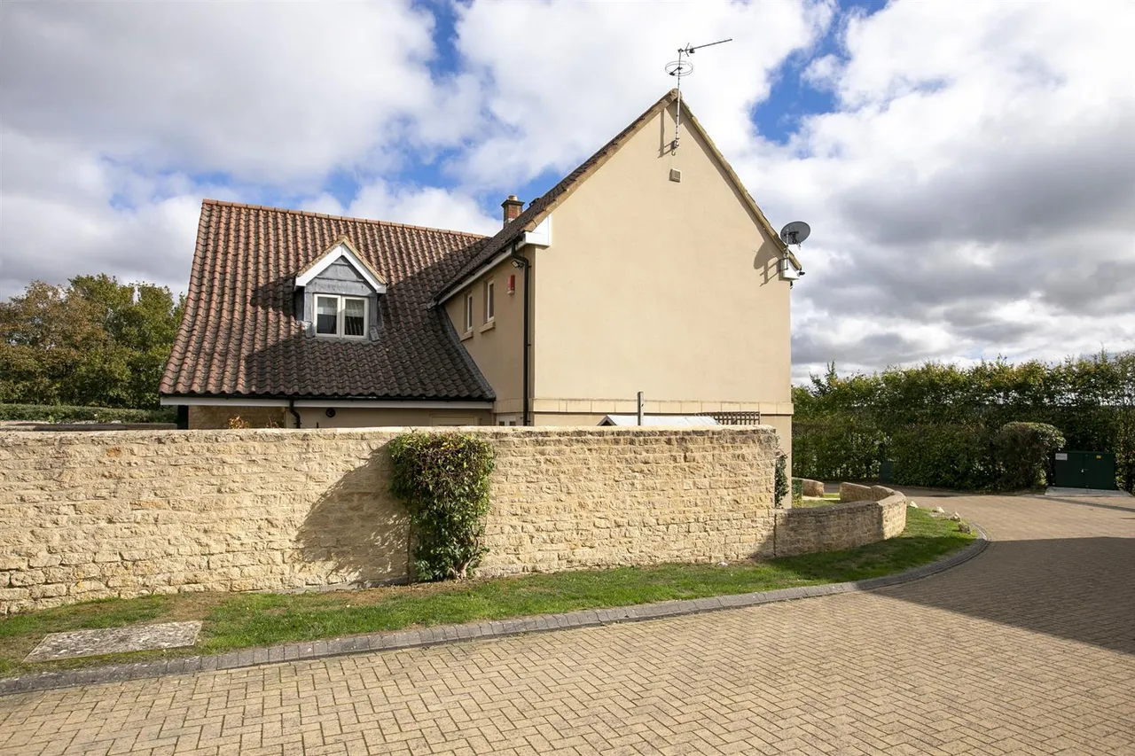 Brooklands, Royal Wootton Bassett, photo 16