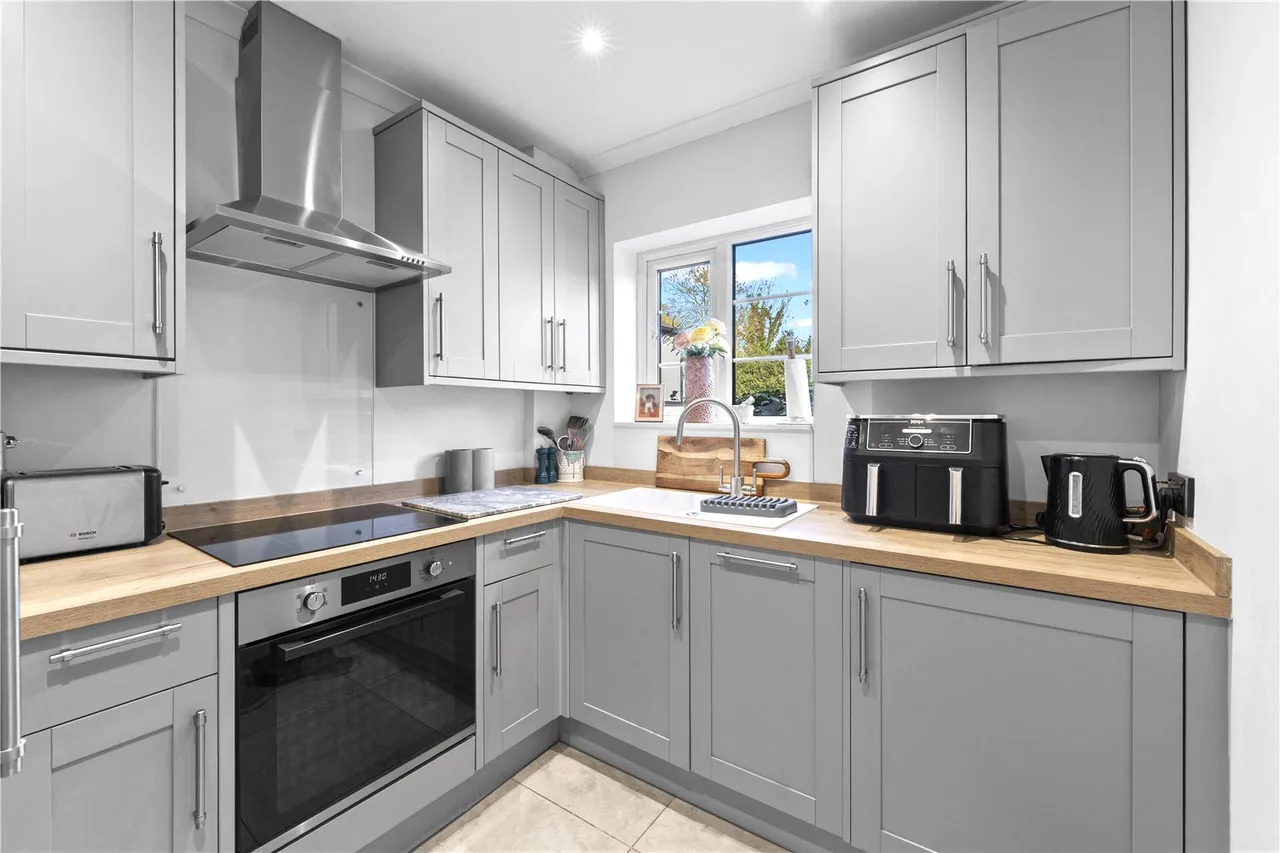 Arlington Lodge, Monument Hill, Weybridge, KT13 8RD, photo 4