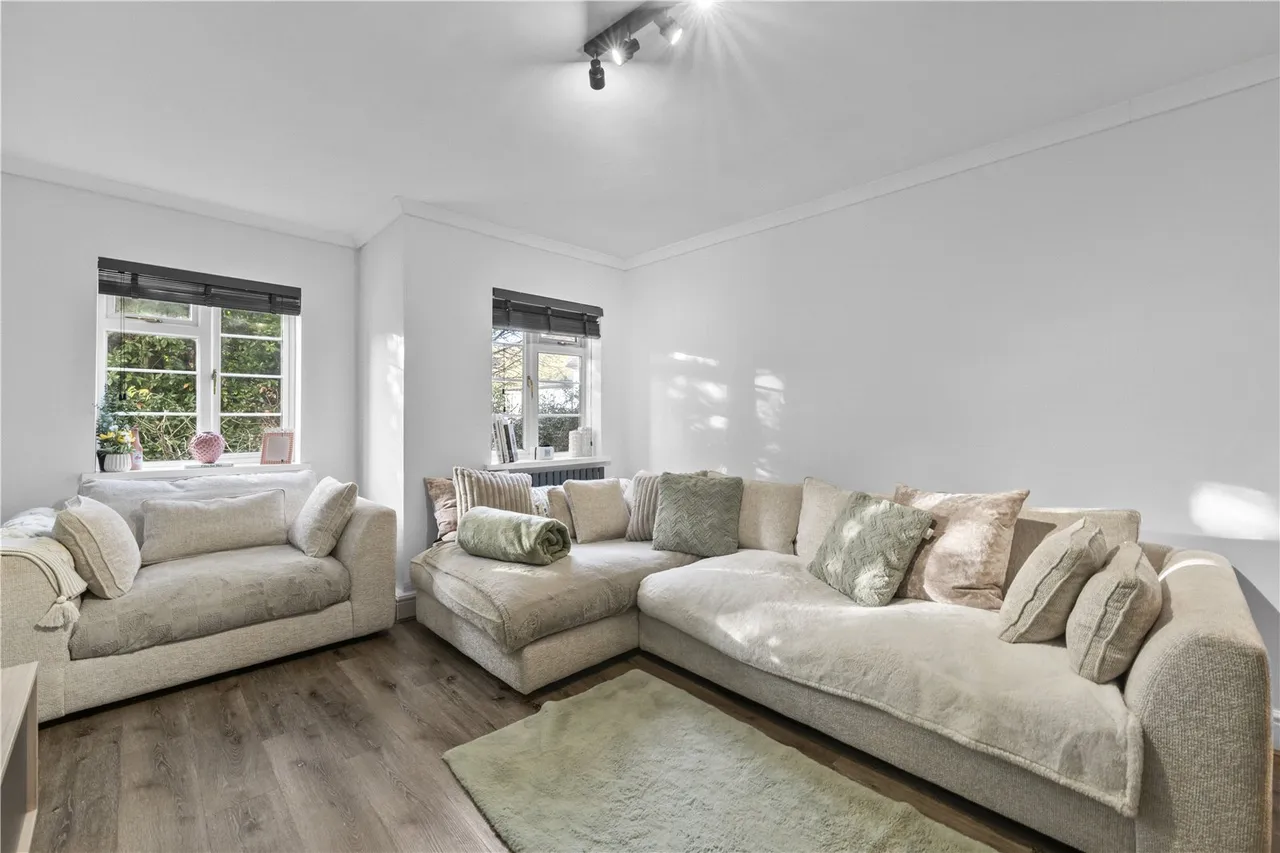 Arlington Lodge, Monument Hill, Weybridge, KT13 8RD, photo 3