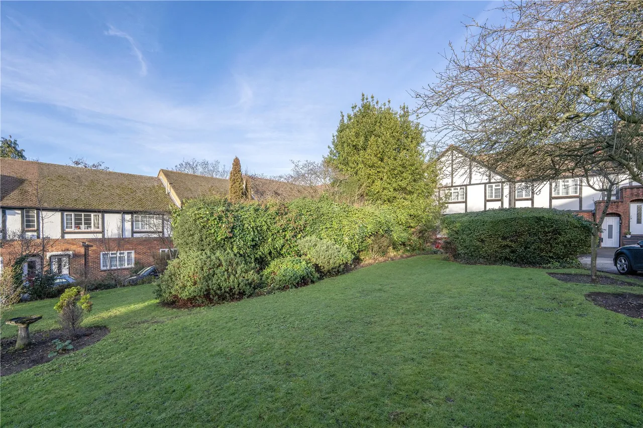 Arlington Lodge, Monument Hill, Weybridge, KT13 8RD, photo 8