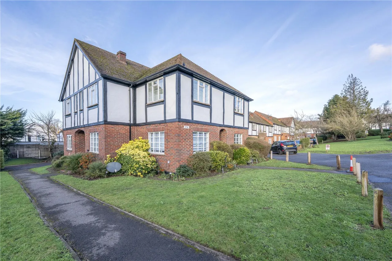 Arlington Lodge, Monument Hill, Weybridge, KT13 8RD, photo 9