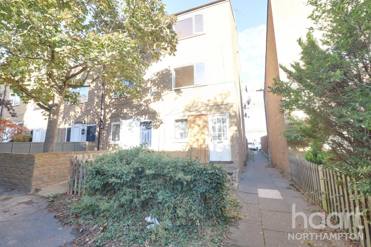 4 bed house to rent, Kingscroft Court, NN3