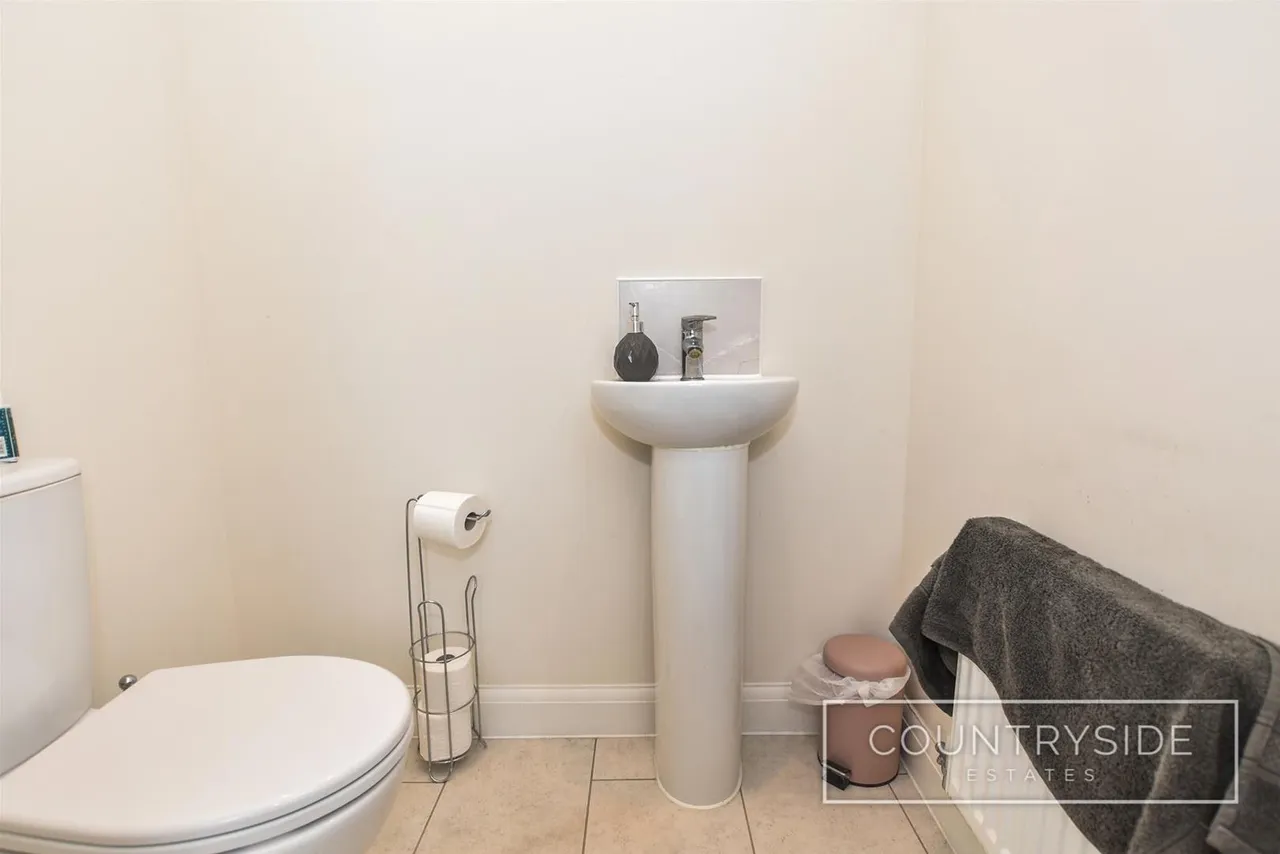 Lowlands Road, Hullbridge, Hockley, photo 7