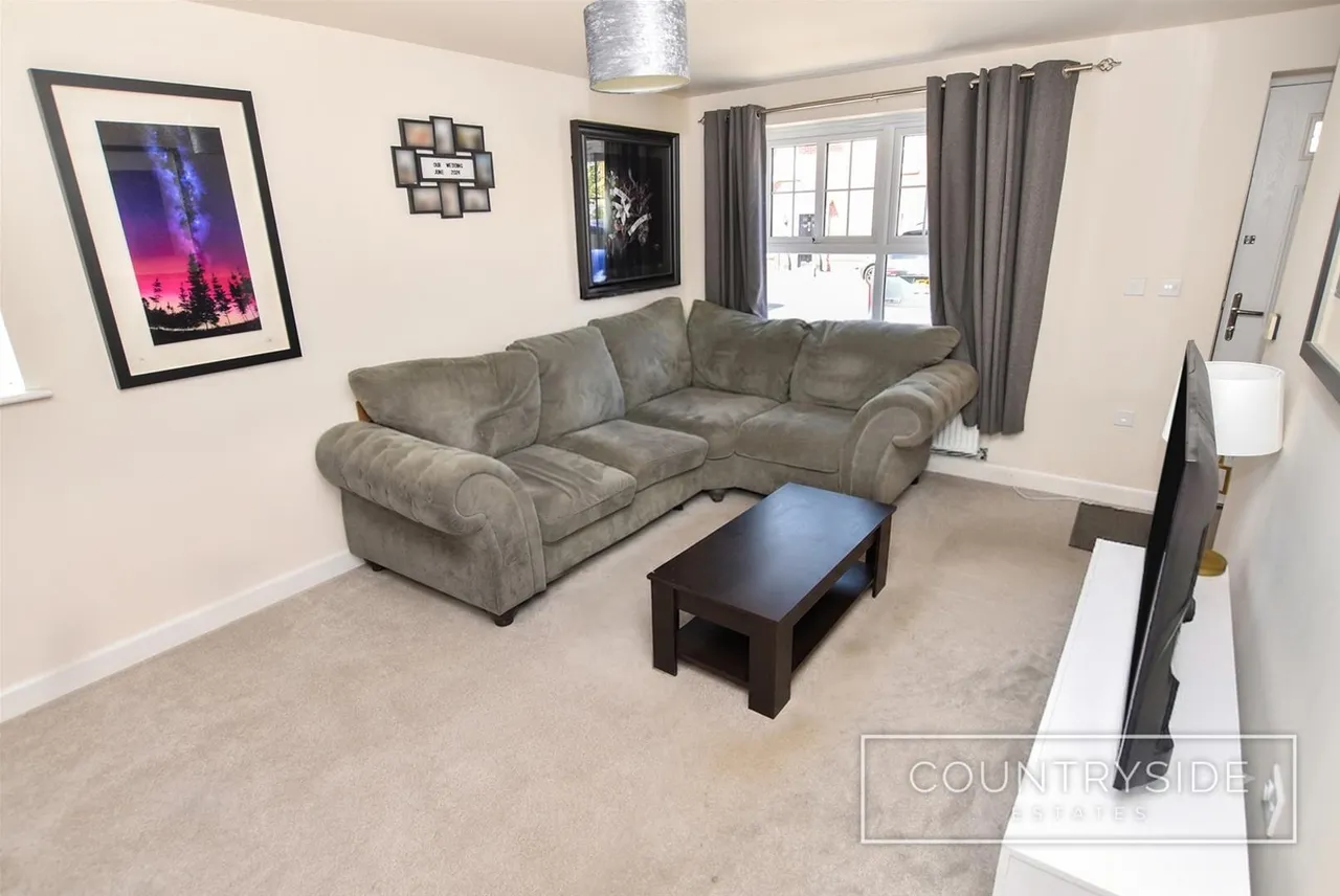 Lowlands Road, Hullbridge, Hockley, photo 2