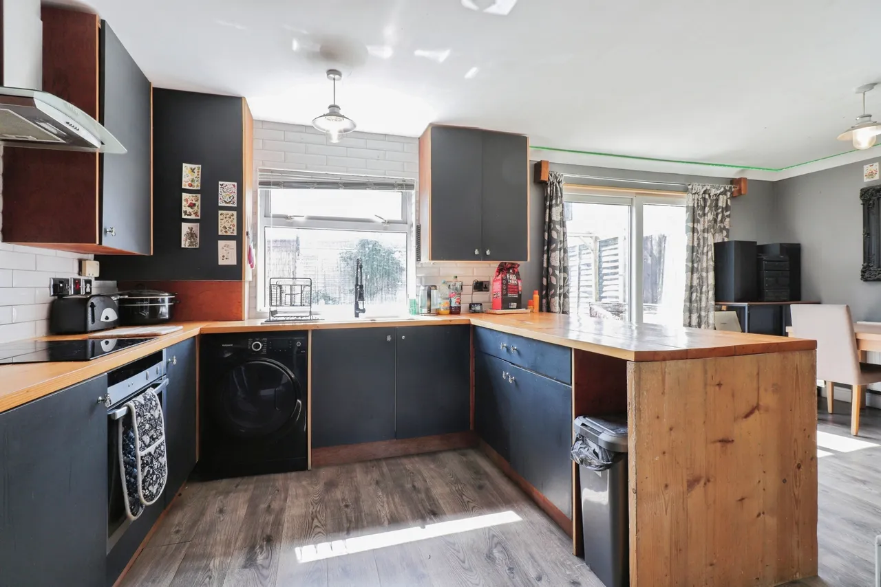 Hazlebarrow Crescent, Sheffield, photo 3