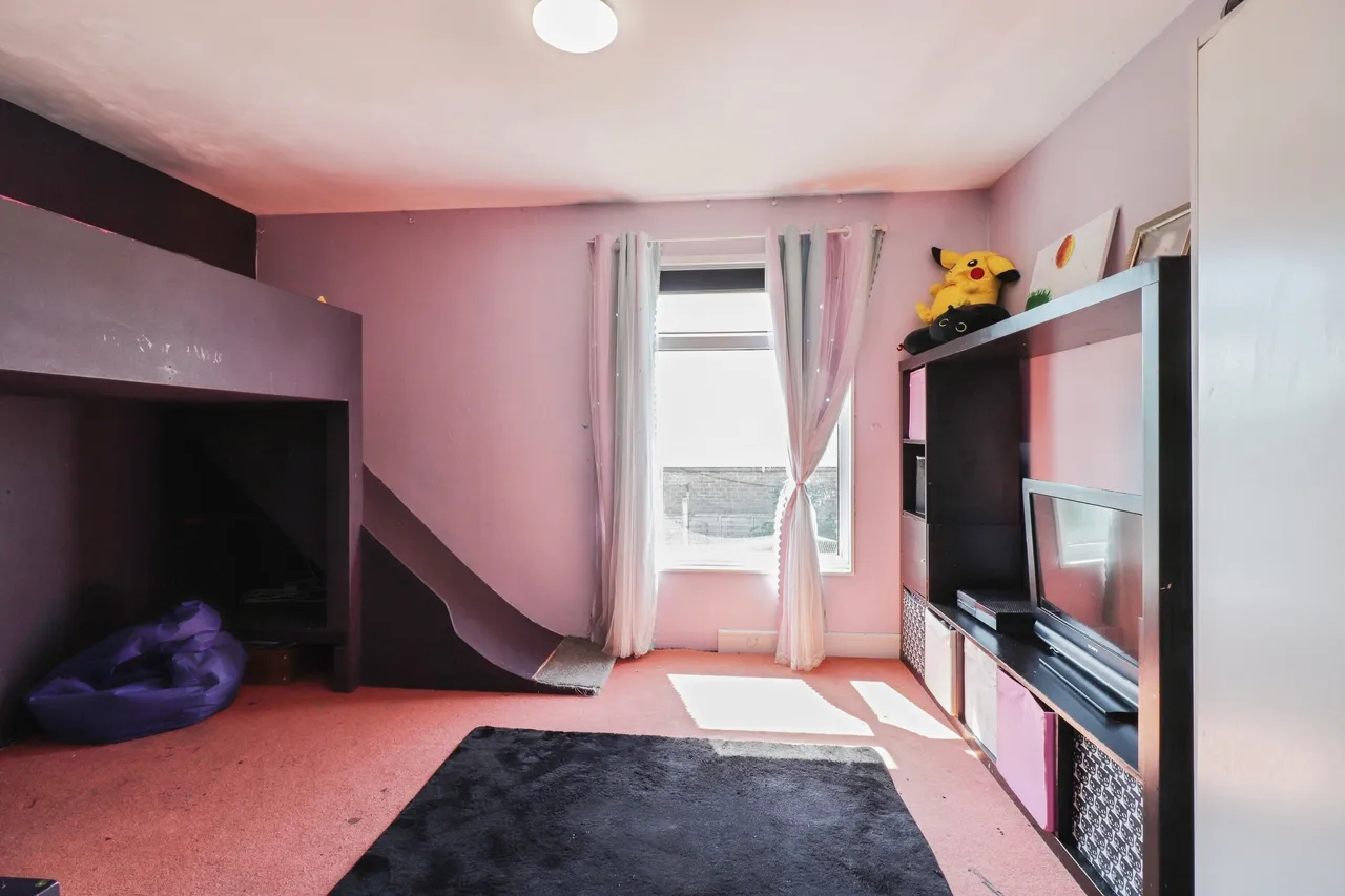 Hazlebarrow Crescent, Sheffield, photo 9