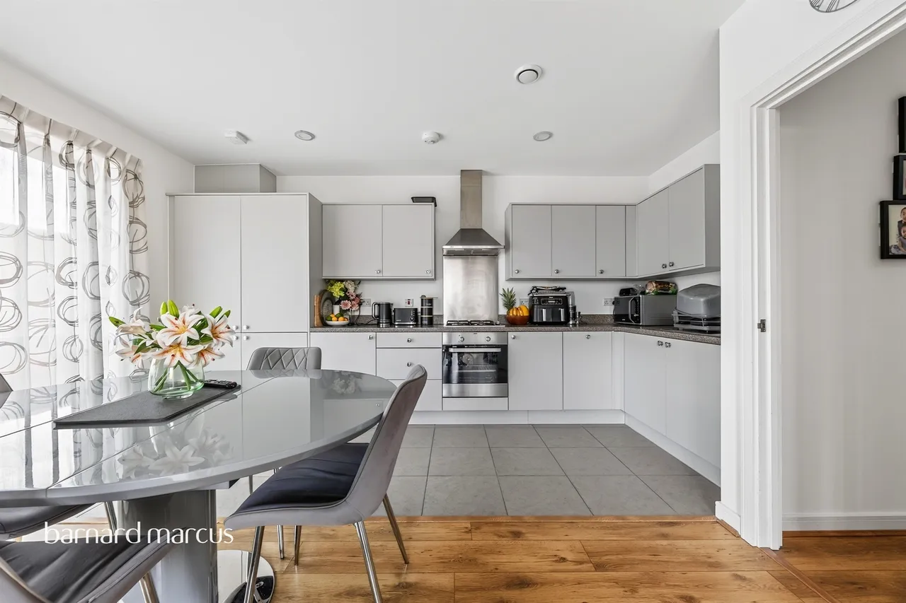 3 bed flat for sale — Nihill Place, Croydon
