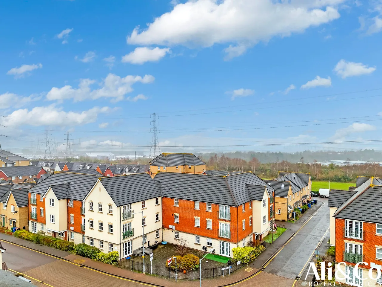 2 bed flat for sale — Rawlyn Close, Chafford Hundred, Essex, RM16 6BS