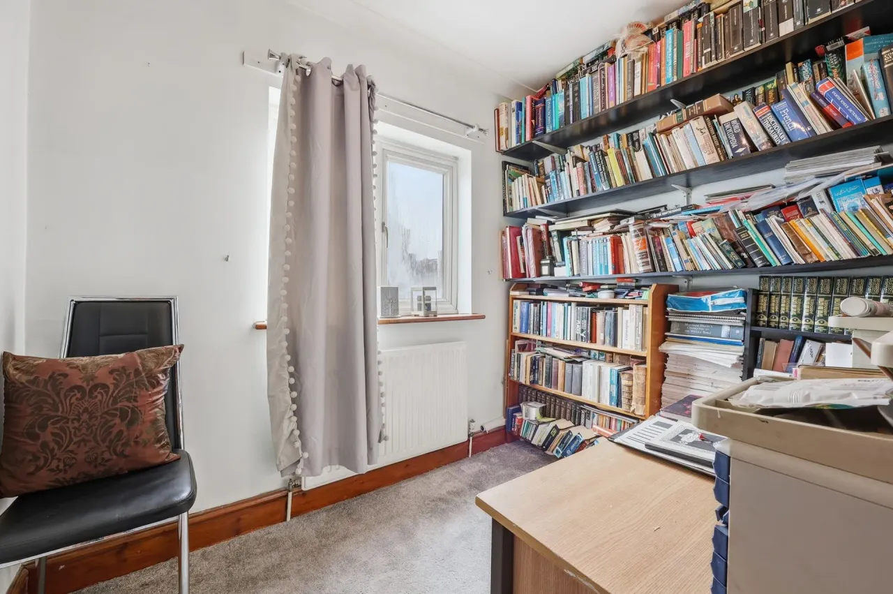 Capworth Street, Leyton, E10, photo 8