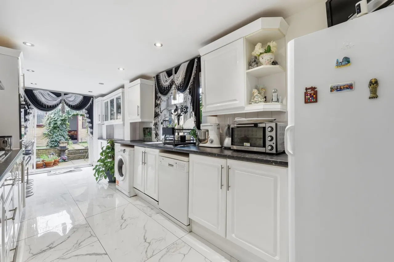 Capworth Street, Leyton, E10, photo 3