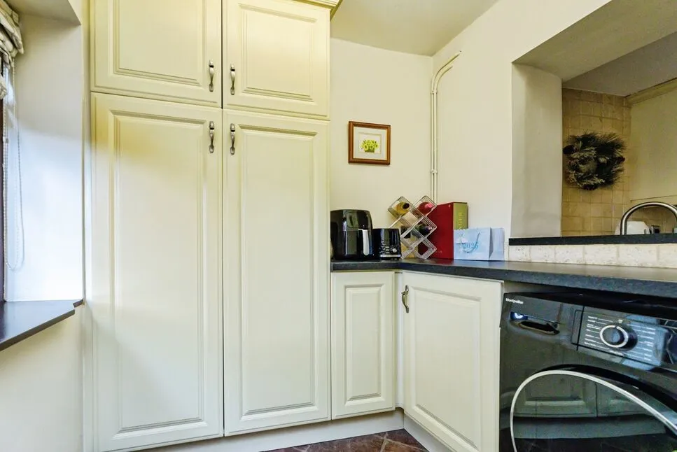 Doncaster Road, Hooton Roberts, S65, photo 12