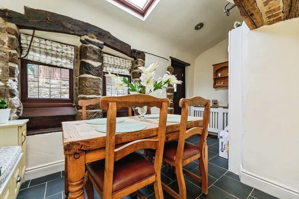 Doncaster Road, Hooton Roberts, S65, photo 5