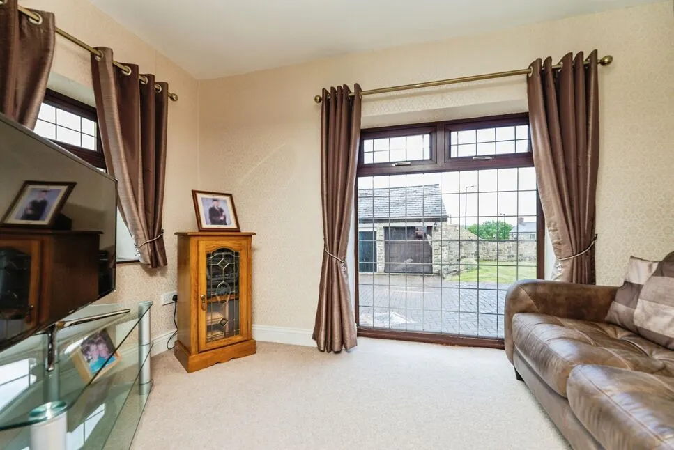 Doncaster Road, Hooton Roberts, S65, photo 8