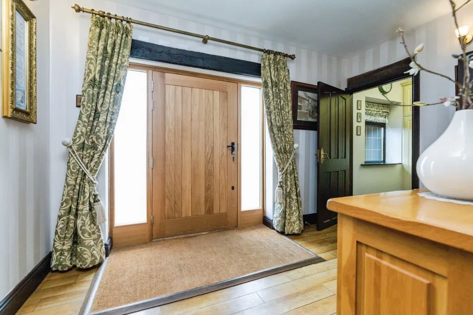 Doncaster Road, Hooton Roberts, S65, photo 9
